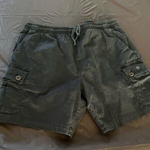 Men’s American Eagle cargo shorts